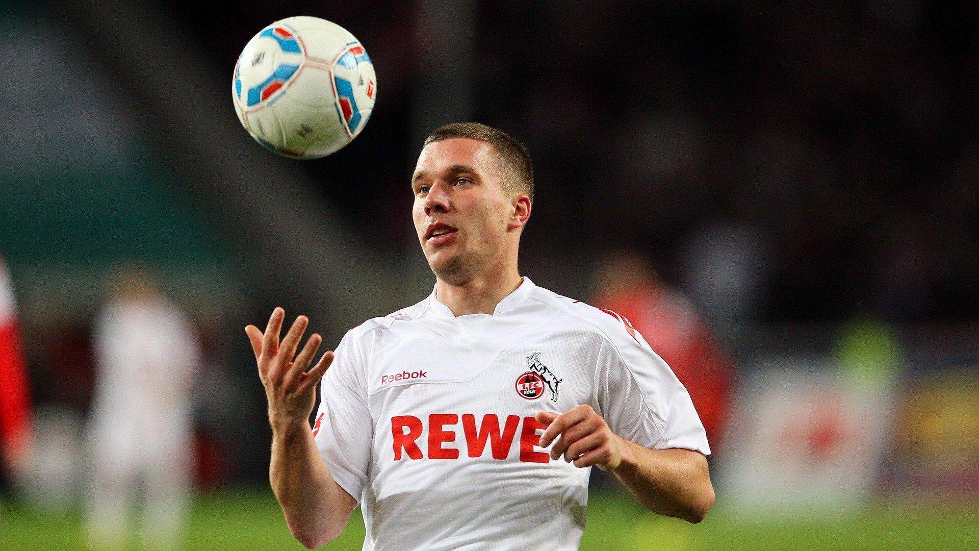 英超争冠风云激荡,乌克兰险胜比利时折射绿茵场上的国家意志