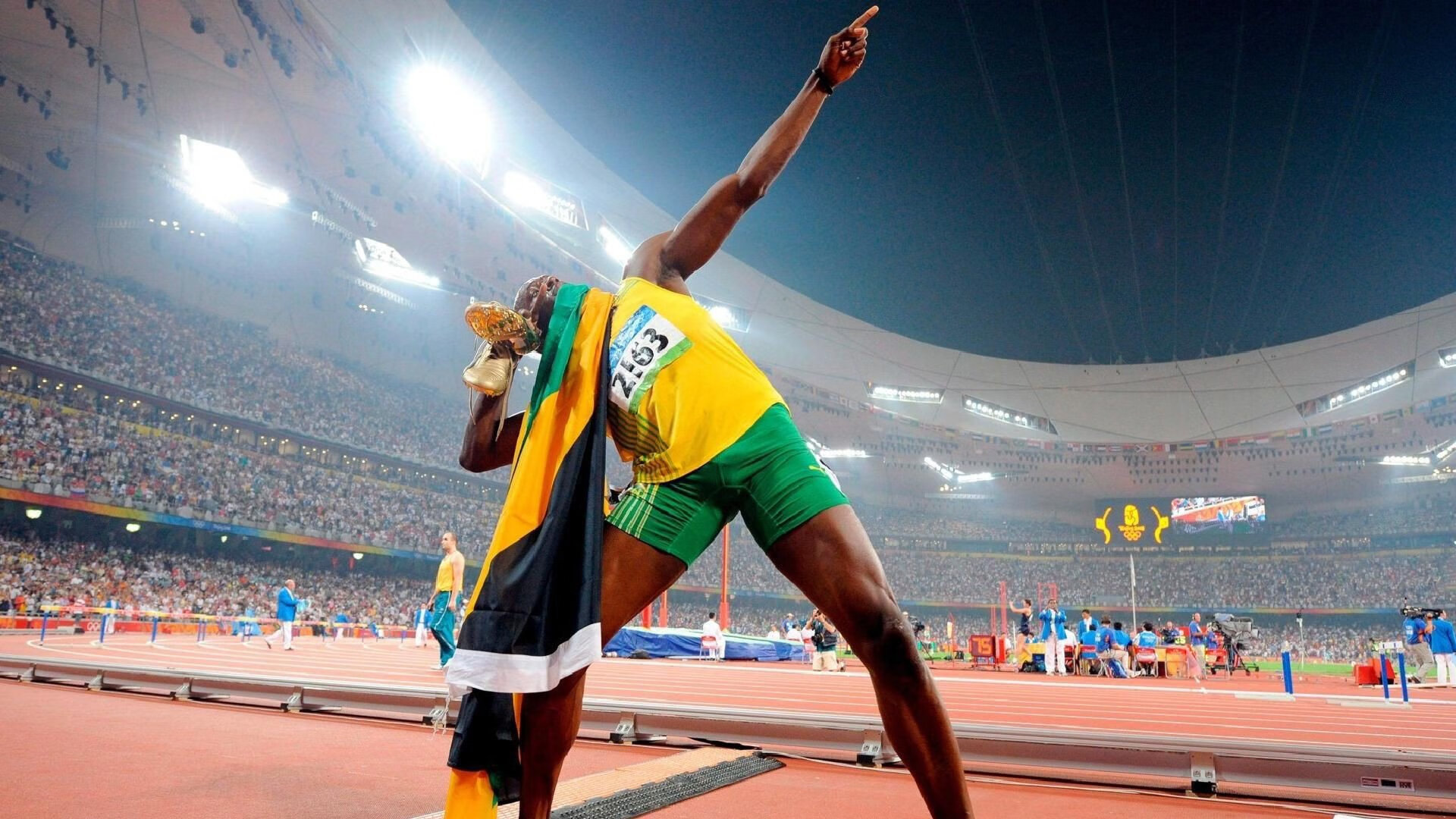 跨界王权,当篮球的国王强压马刺,足球的克莱在德甲争冠战接管比赛