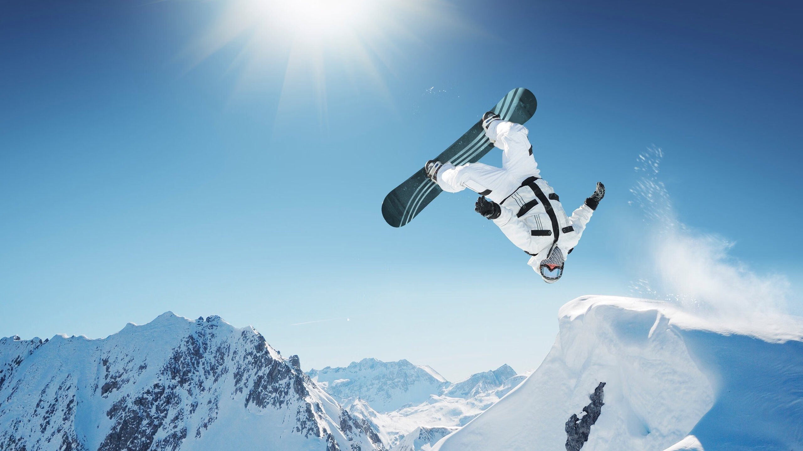 阿什拉夫一肩扛起风暴中的拜仁，绝境翻盘莱比锡红牛背后的唯一性