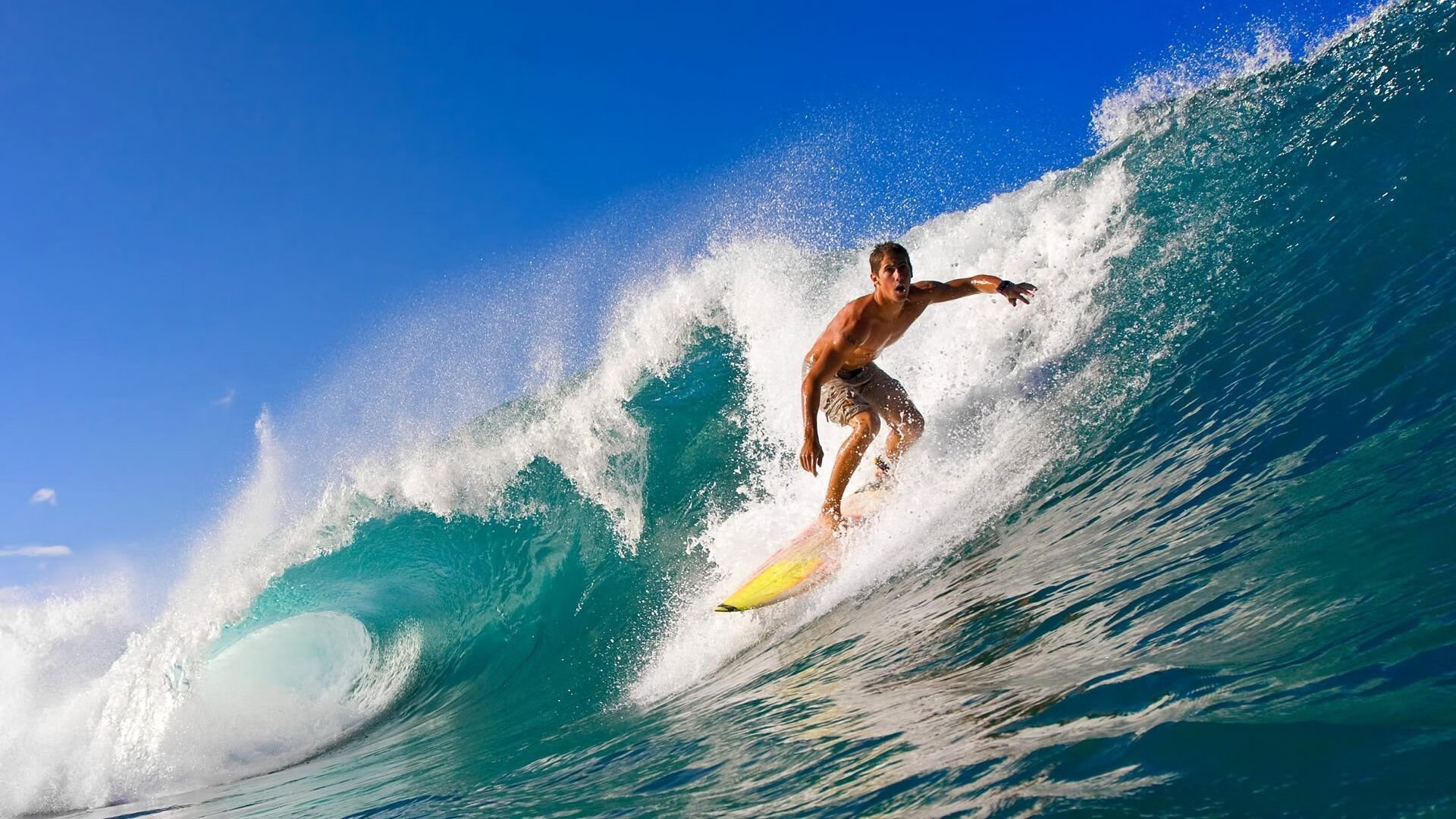 赛道上的双重奏，红牛二队轻取索伯，汉密尔顿带队再显王者风范